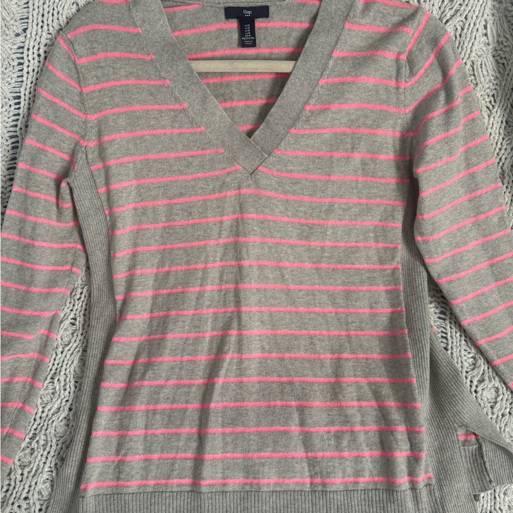 GAP Women's V-Neck Sweater in Tan and Pink Stripes